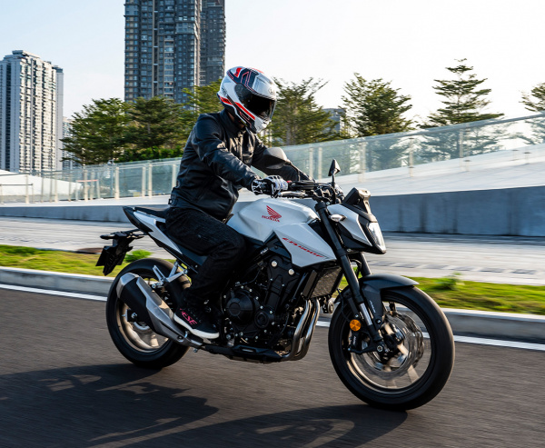 CB400F